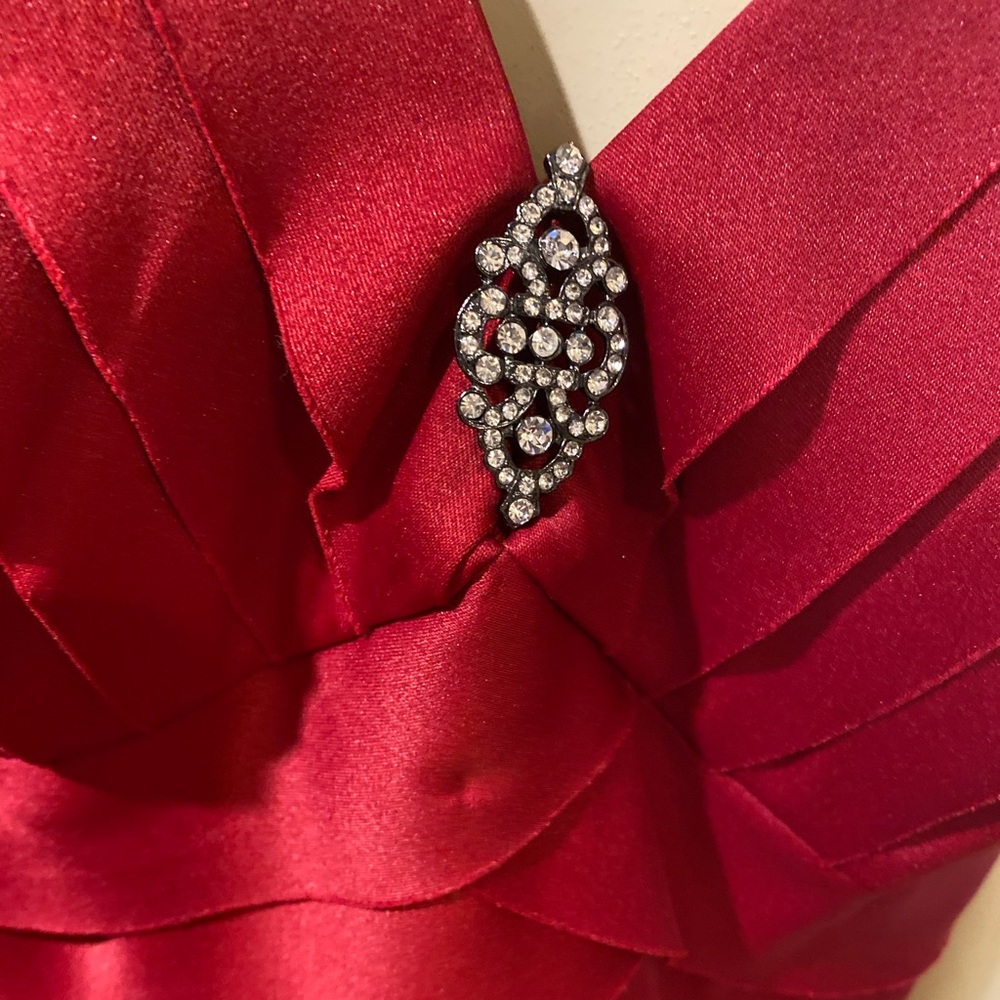 Ladies dress - Picture 2 of 3